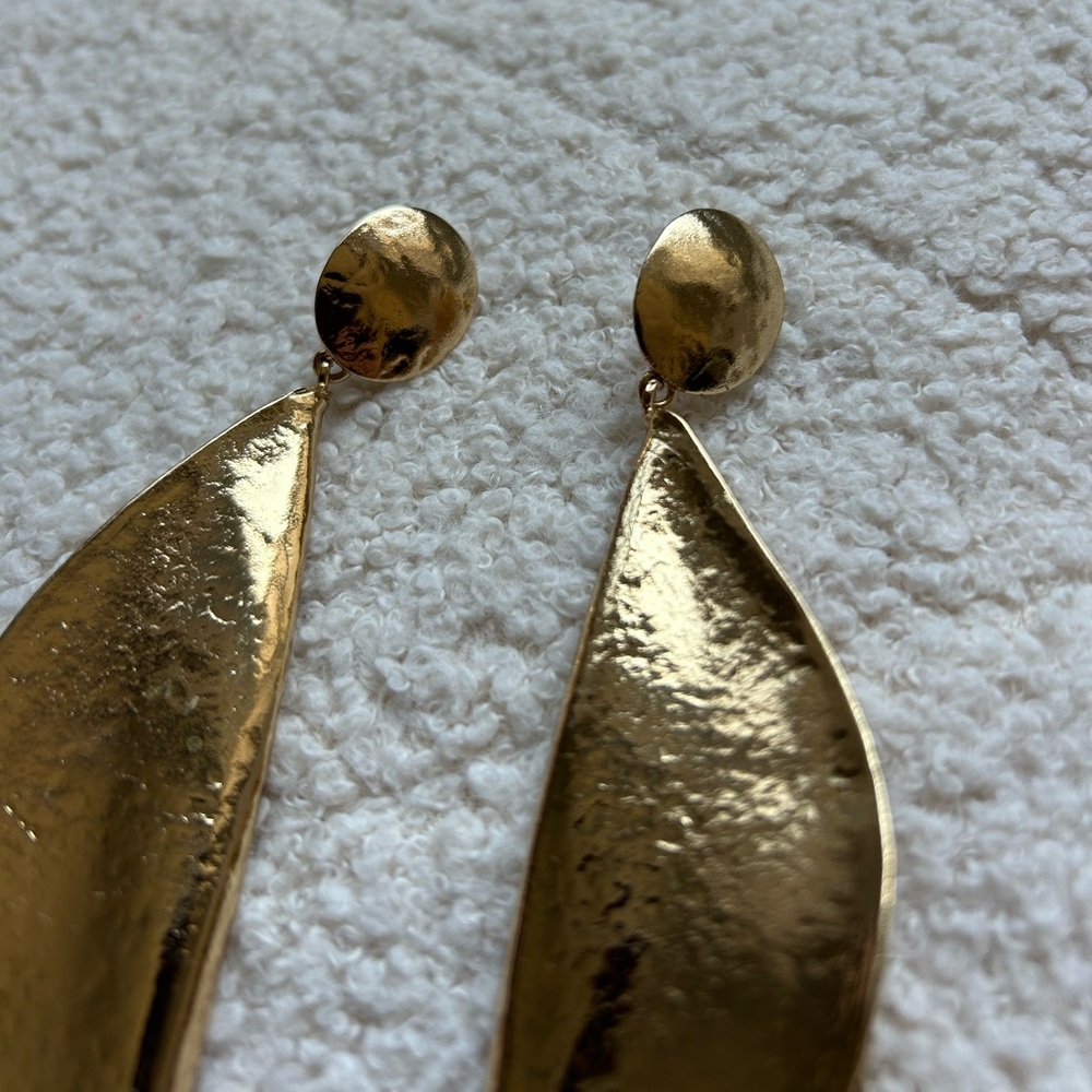New Banana Republic large gold statement earrings - Picture 3 of 4